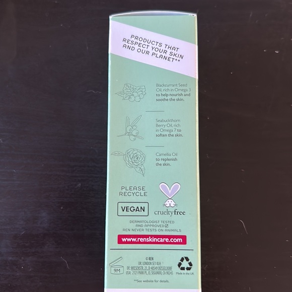 REN Clean Skincare Evercalm Global Protection Day Cream - New in Box - Picture 4 of 4